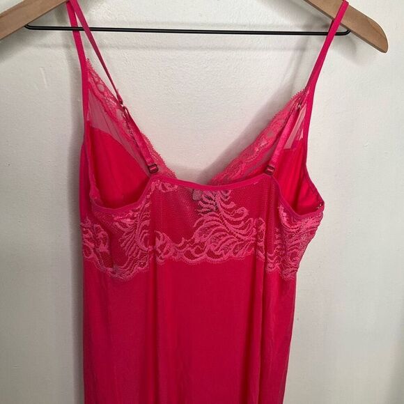 Natori Essentials Lace Nightgown - Picture 4 of 6